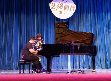丝绸之路国际文化交流中心“艺路同行”走进廊坊高校 一场交融东西方智慧的艺术对话