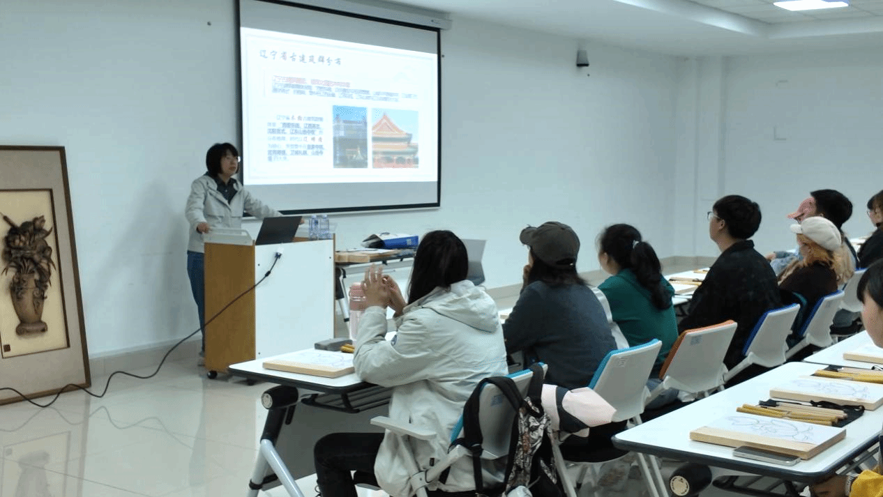 匠心琢木 荷韵传情——建筑与艺术学院成功举办文苑非遗工坊木雕技艺体验活动