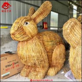 从一根稻草到一只兔子——草雕工厂如何点亮农耕文化园的田野艺术节